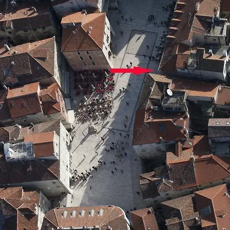 올드 스퀘어 아파트먼트