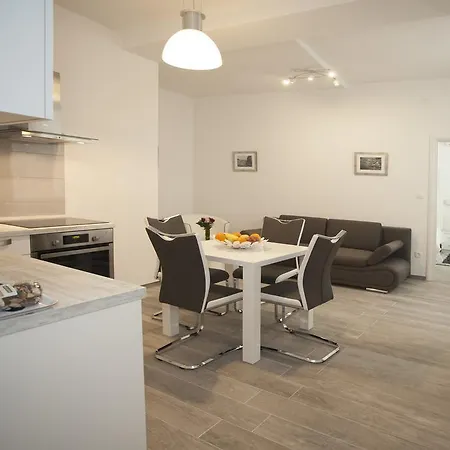 아파트 올드 스퀘어 아파트먼트 *