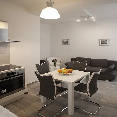 올드 스퀘어 아파트먼트