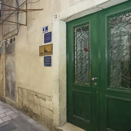 Διαμέρισμα Old Square *