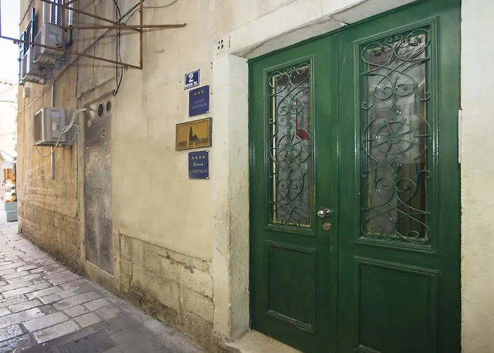 Διαμέρισμα Old Square *